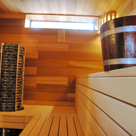 Tatil Evi Traditional Chalet With Sauna, Hot Tub And Relaxation Area Close To La Roche